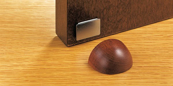 Στοπ πόρτας Inofix 2036-8 Οξιά Μαγνητικό 24x48x31 mm. Στοπ πόρτας Inofix 2036-8 Οξιά Μαγνητικό 24x48x31 mm.